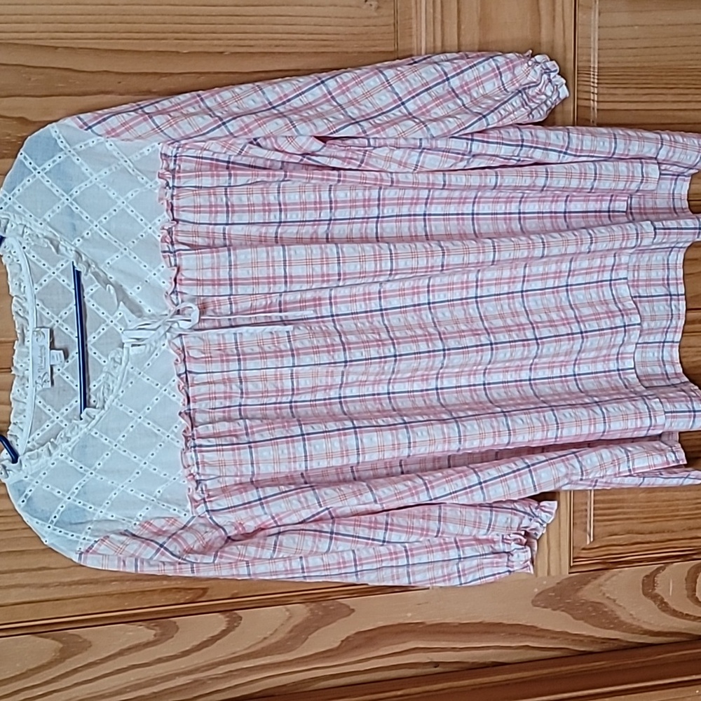 Suzanne Betro 3x top